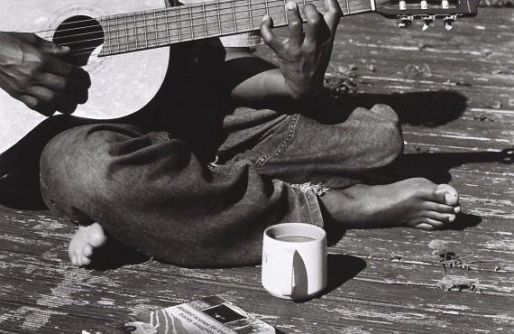 Deck guitar